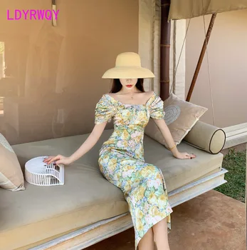 LDYRWQY 2021, ново приталенное рокля с флорални ретро-принтом на френски раменете, приталенное до кръста.