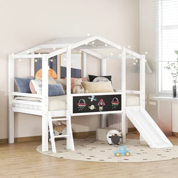 Двойно легло таванско помещение със стълби и пързалка, Уютна легло с черната дъска и светлинна лента на покрива, комфортно използване за детска спалня