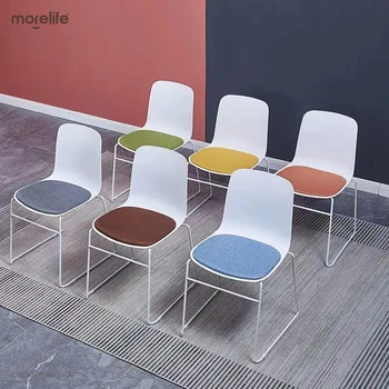 Модерна минималистична трапезария стол с дървена прическа, луксозен мек пластмасов стол, ергономичен стол за тоалетна, мебели за ресторанти и кафенета
