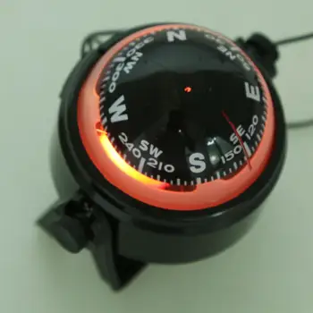 Морски извънбордови компас с прикрепен за навигация плават под в товарния автомобил