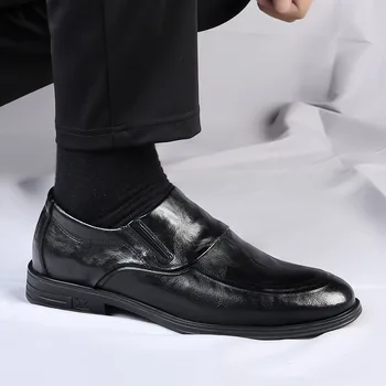 Ново мъжко бизнес рокля, Кожени обувки, Лоферы за възрастните хора, Корейската версия от естествена кожа, дишащи обувки за шофиране с мека подметка, мънички